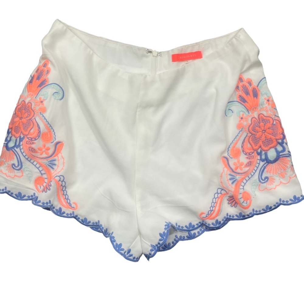 Lulu Mari Large White Embroidered Lined‎ Shorts